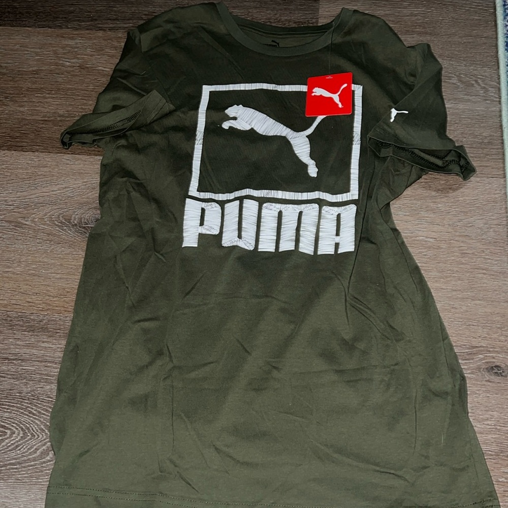 Puma mens small dark olive green w/ white logo short sleeve tee. NWT.